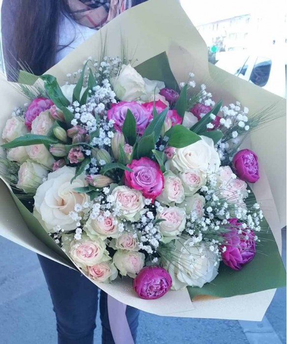 Buchet Minirosa si trandafiri