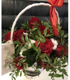 Aranjament Cosulet Trandafiri si bumbac