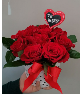Cutie 11 trandafiri rosii