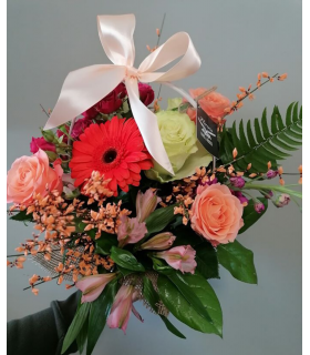 Aranjament mix gerbera si trandafiri