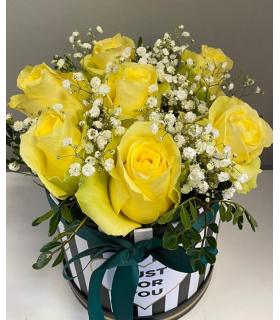 Cutie cu 7 trandafiri